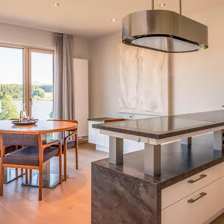 Lebensart-Am-See-Design-Ferienwohnung-Atmos-Direkt-Am-See *