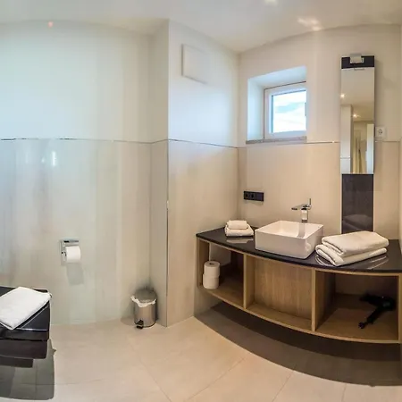 Lebensart-Am-See-Design-Ferienwohnung-Atmos-Direkt-Am-See Bad Endorf